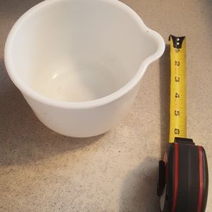 Vintage 1950s Pyrex bowl